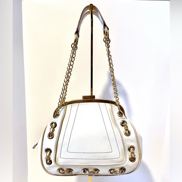 Gianni Bini Cream Leather Kisslock & Chain Shoulder Bag - Picture 2 of 9